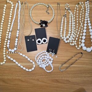18 Piece Fashion‎ Jewelry Lot Feaux Pearl Beads Necklaces Earrings Bracelets